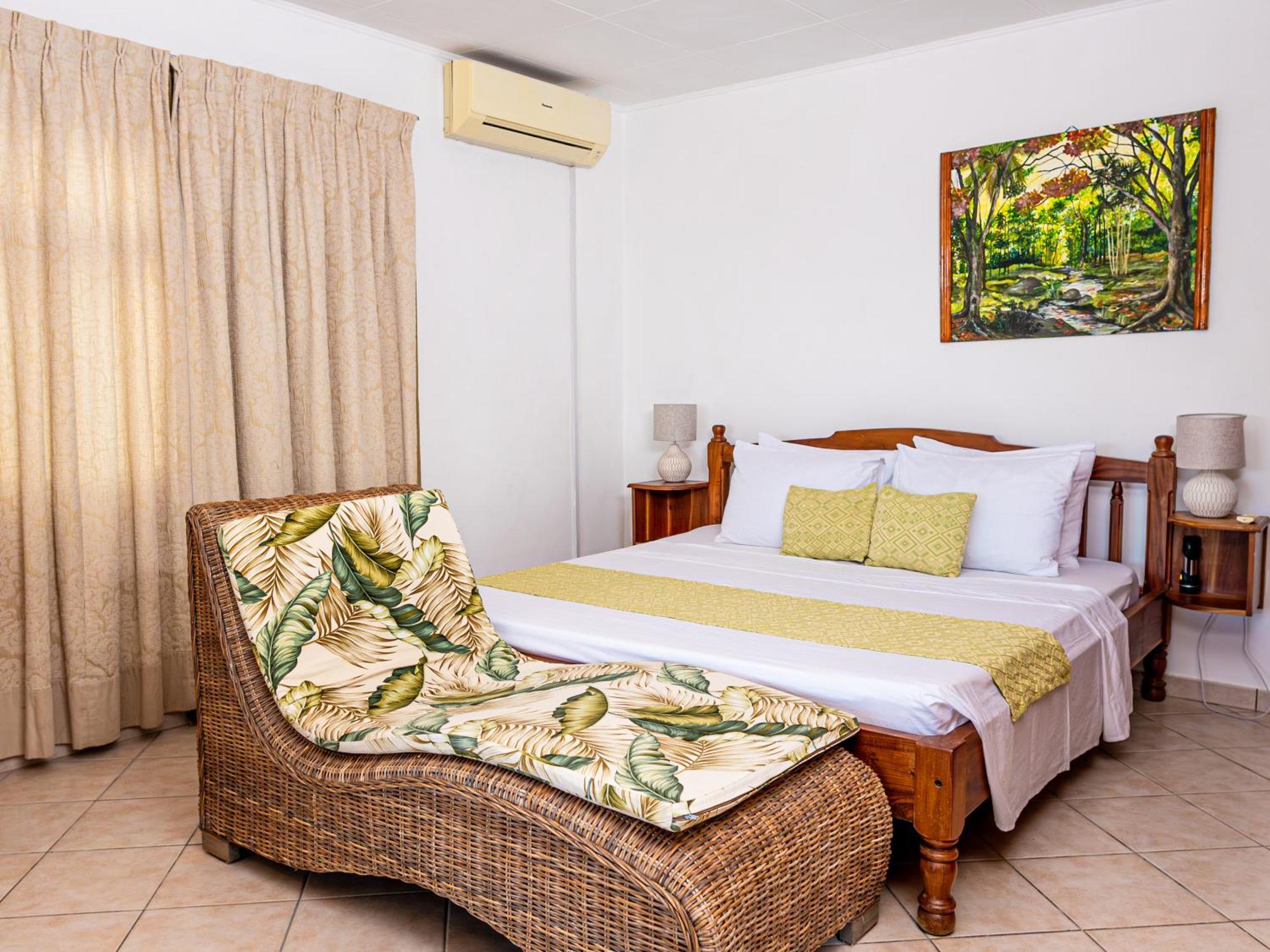 Bottle Palm Villa *