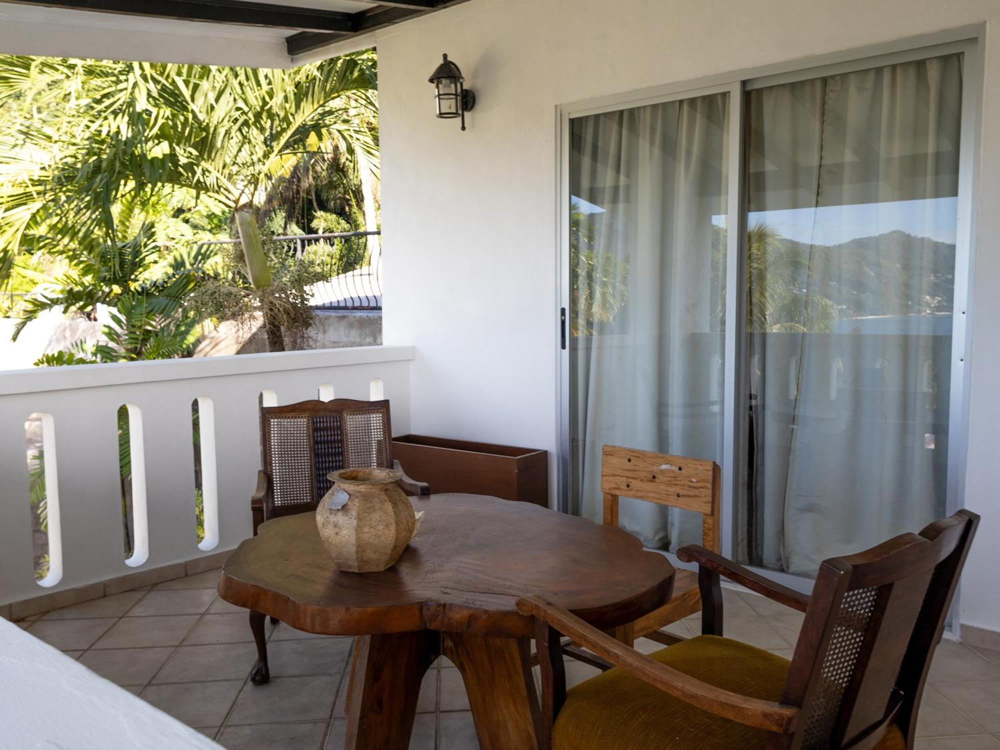 Bottle Palm Villa *