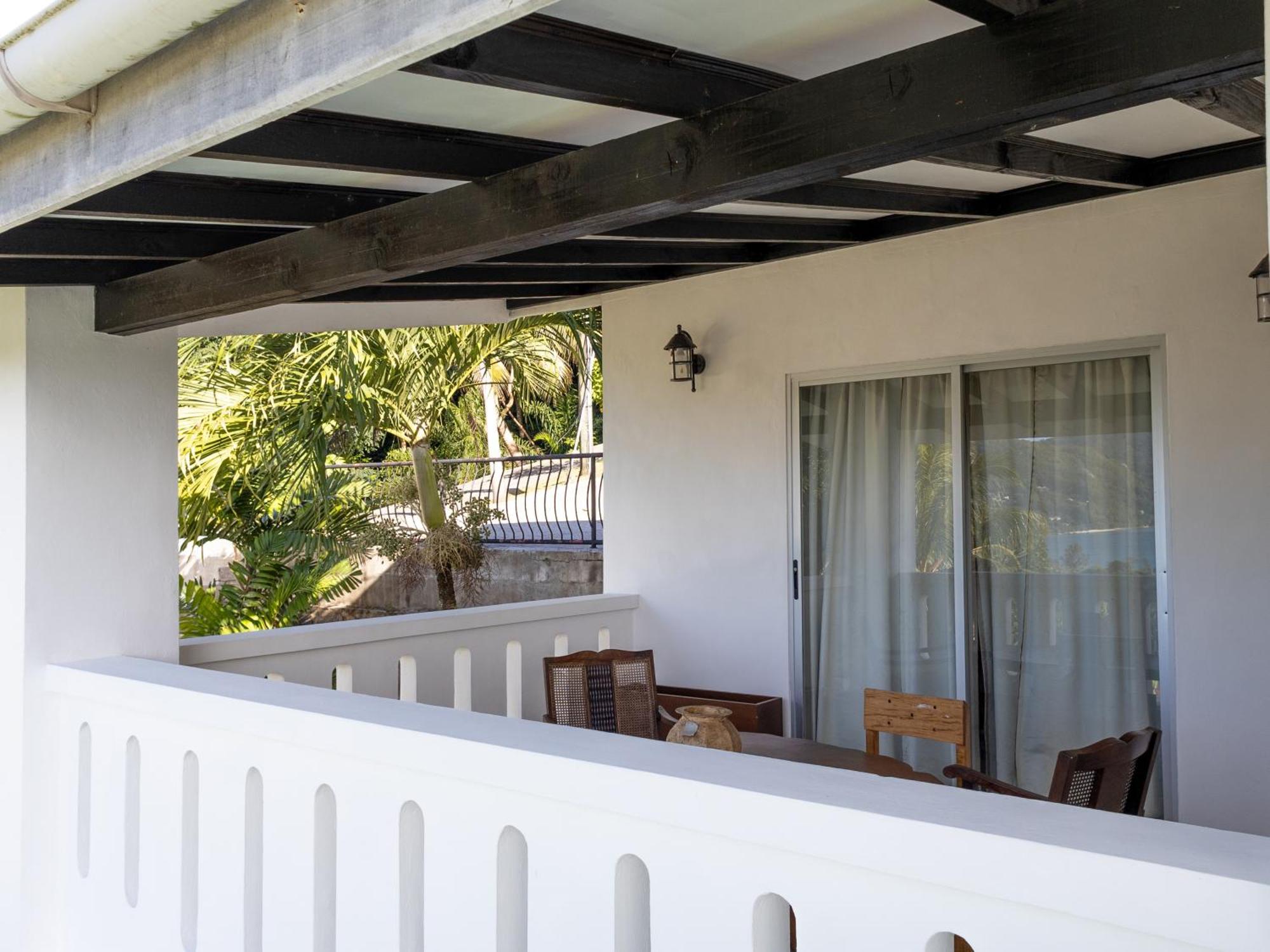 Bottle Palm Villa *